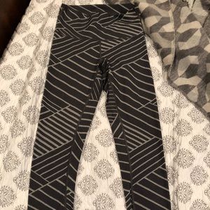 Rare EUC Lululemon Zig zag high times 6